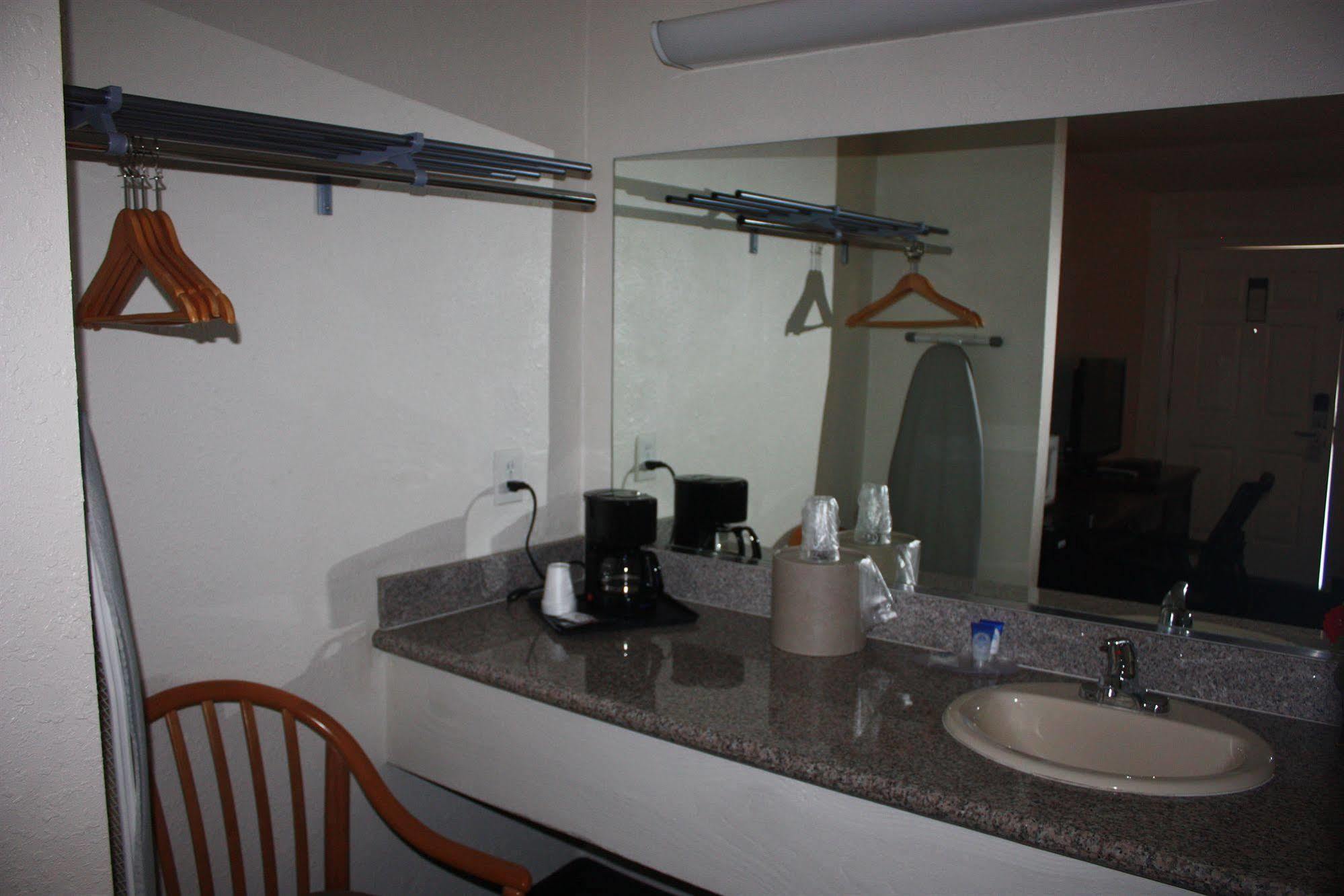 Value Inn & Suites Redding Eksteriør billede