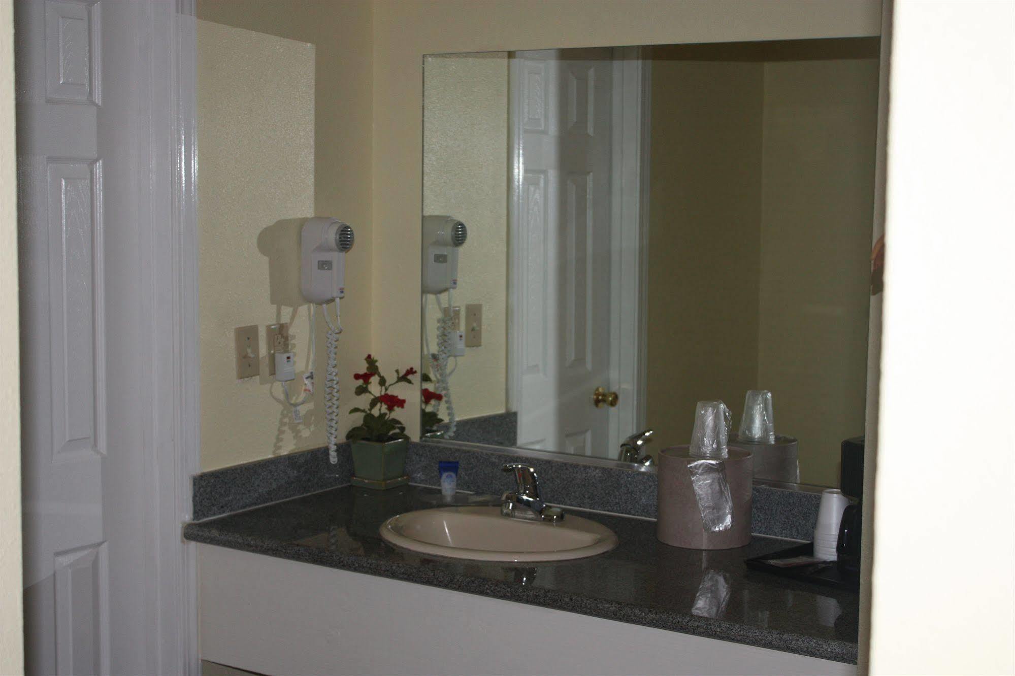 Value Inn & Suites Redding Eksteriør billede