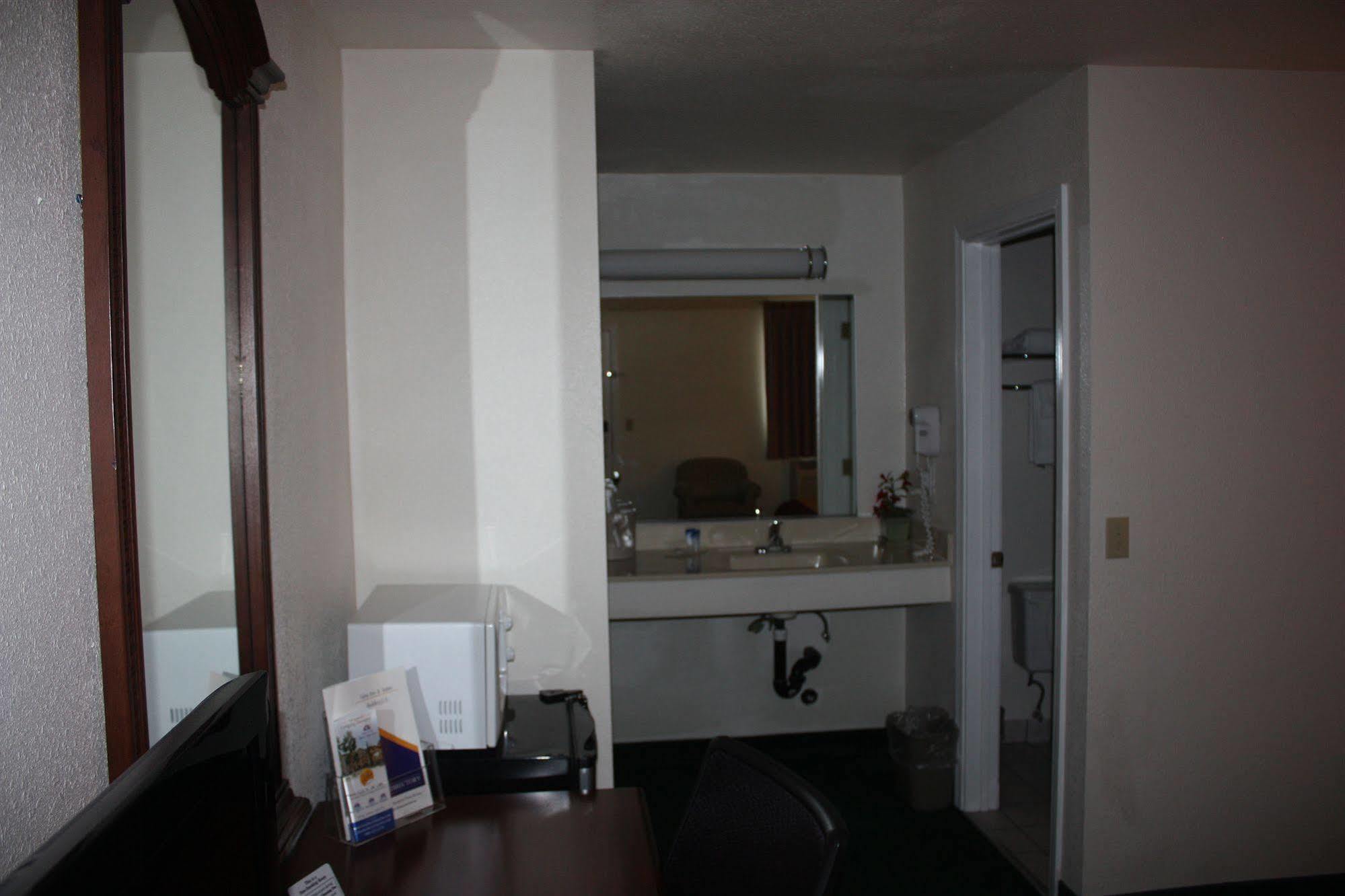 Value Inn & Suites Redding Eksteriør billede