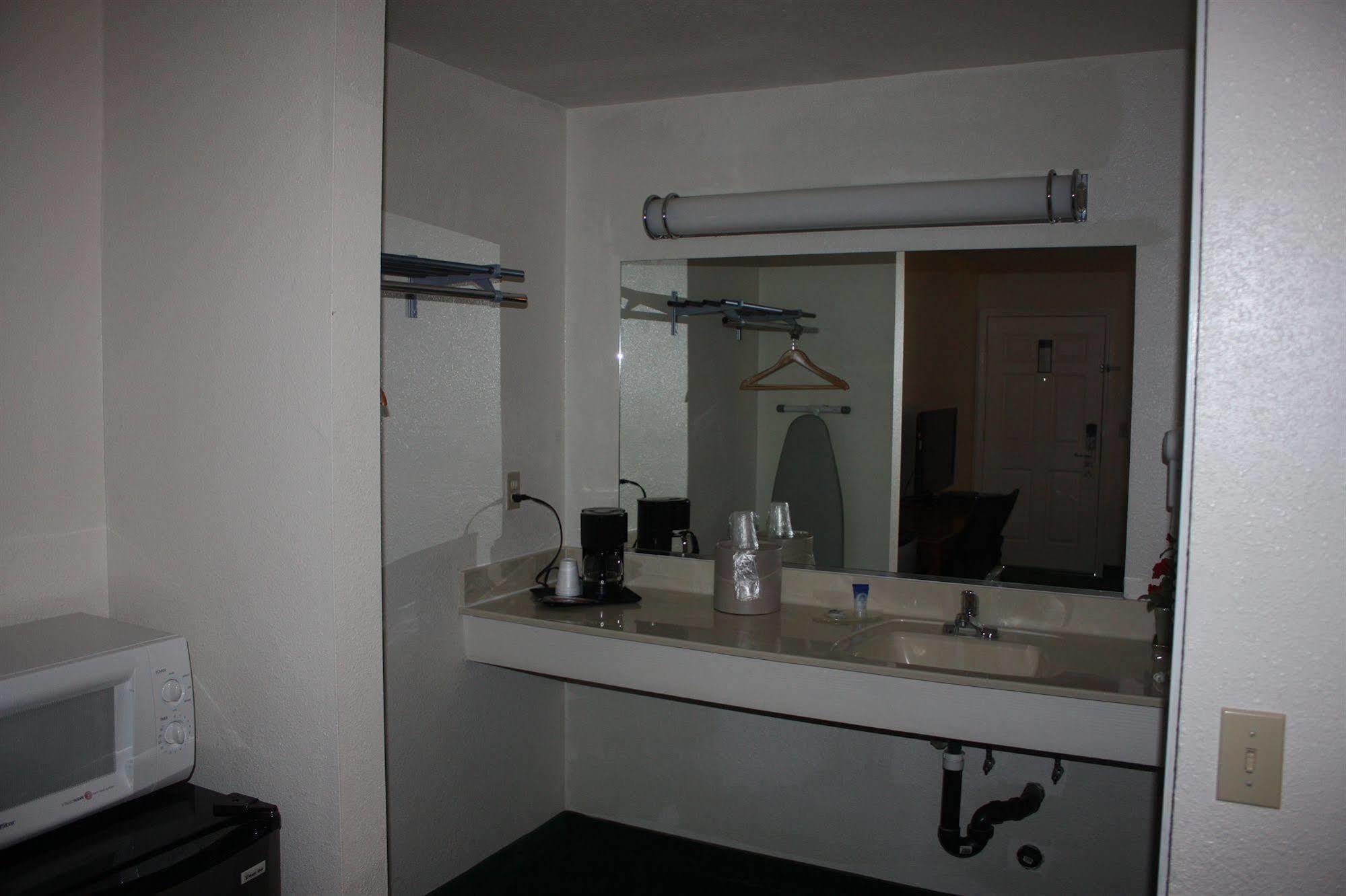 Value Inn & Suites Redding Eksteriør billede