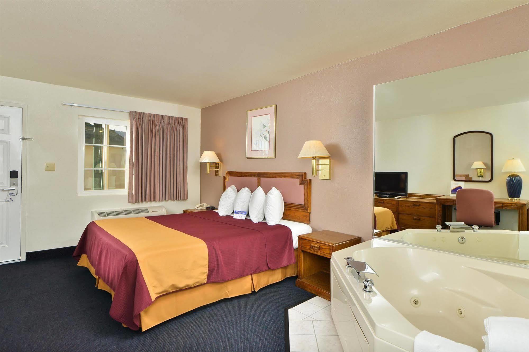 Value Inn & Suites Redding Eksteriør billede