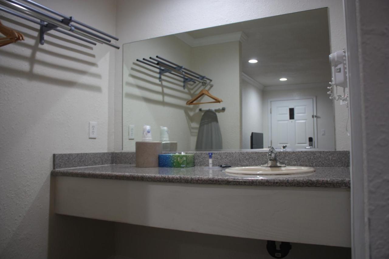 Value Inn & Suites Redding Eksteriør billede